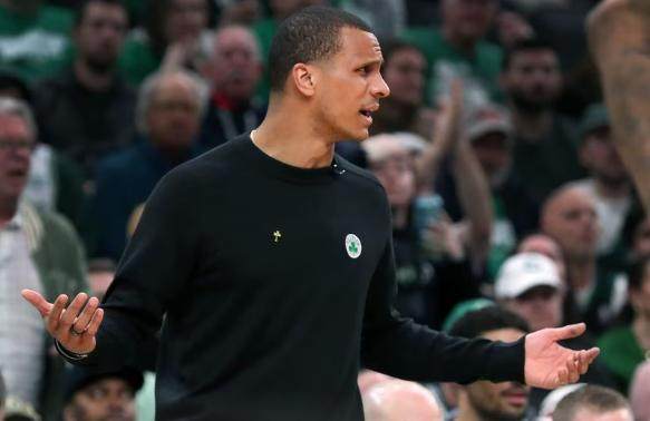 亚博游戏官网-凯尔特人第三节崩盘！马祖拉or塔图姆谁最该背锅？