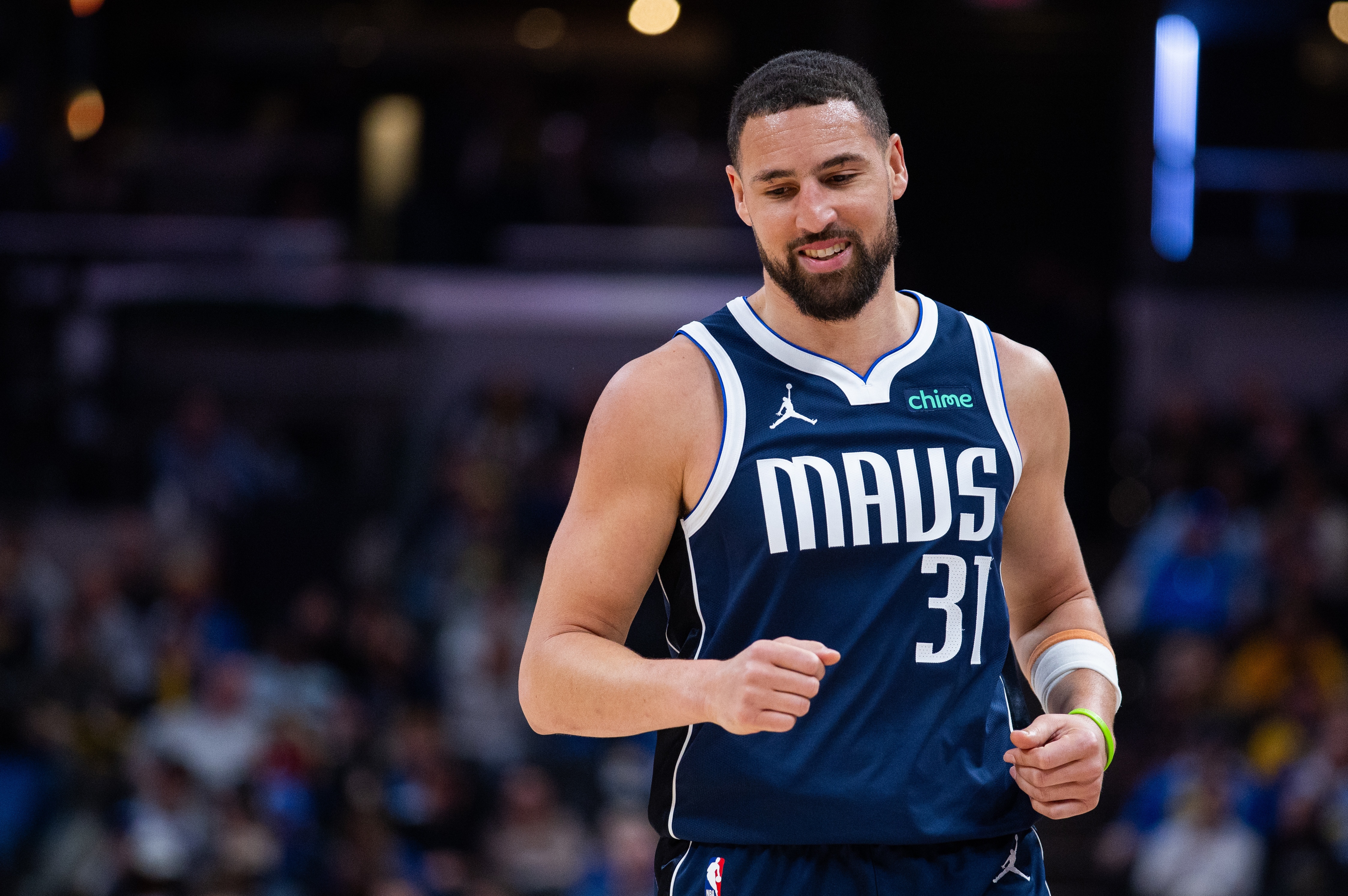 亚博中国官网-尽力局！克莱替补16中8&amp;三分11中5 得到21分1板1助2断