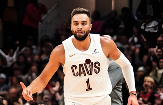 亚博app-复出首战就火力全开！斯特鲁斯在这支新骑士还能更强？|克利夫兰骑士队|达拉斯独行侠队|nba|命中率|球员_新浪体育_新浪新闻